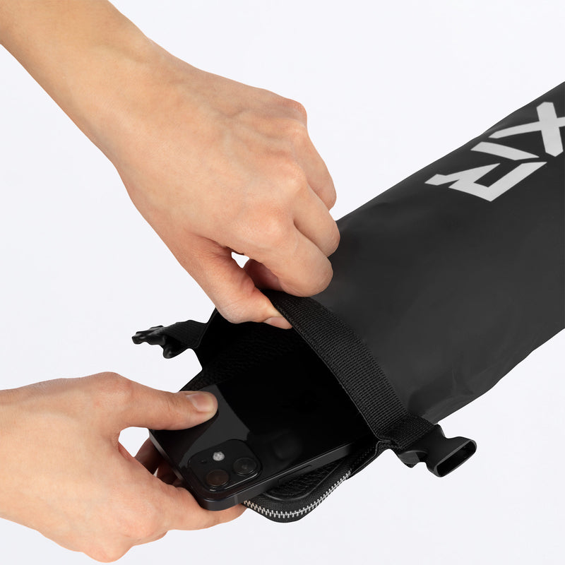FXRDry2L_Bag_BlackWhite_SKU_243202-1001_Extra1